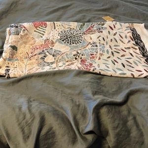 Lightweight patterned scarf